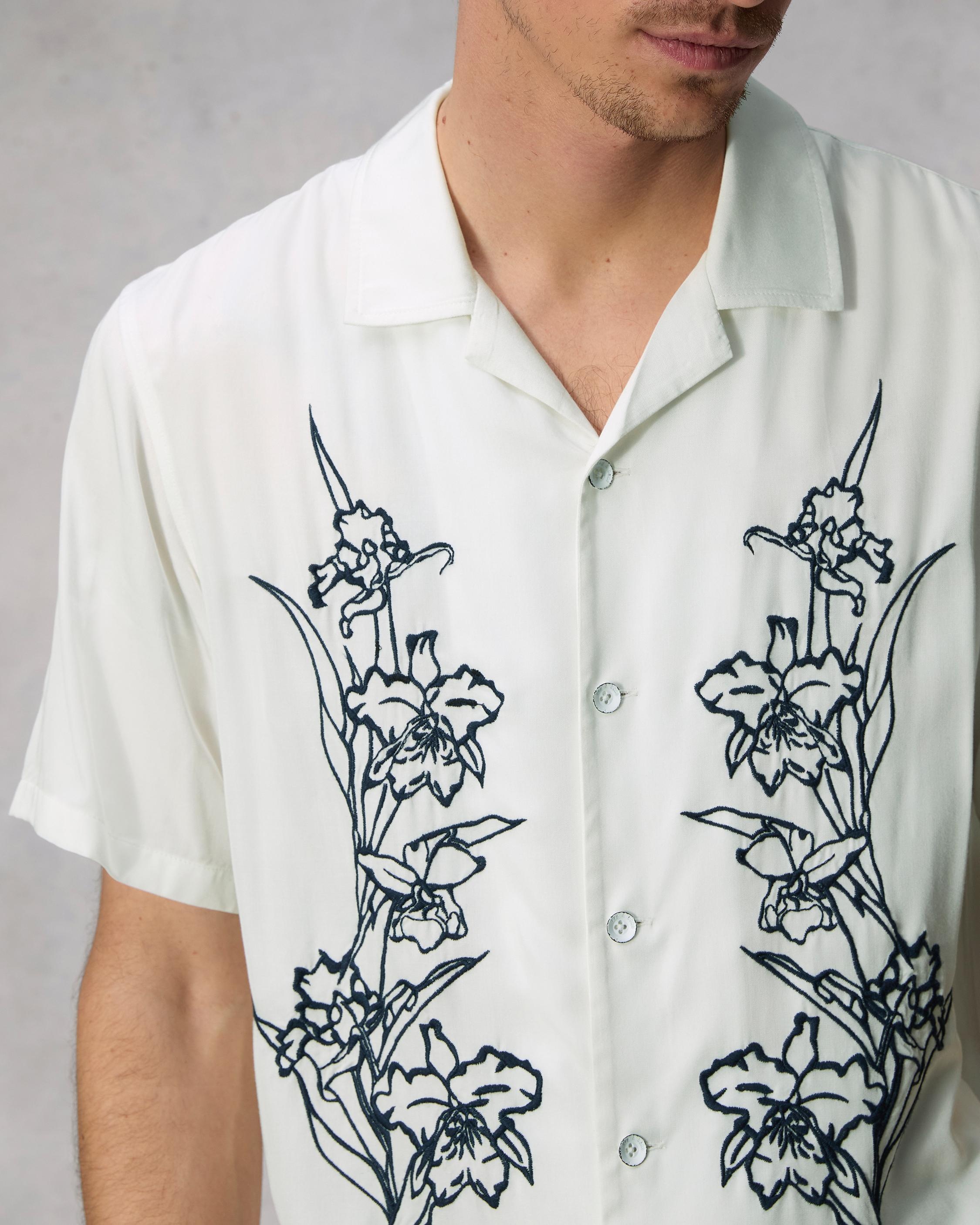 Avery Resort Embroidered Shirt
Relaxed Fit Button Down - 6