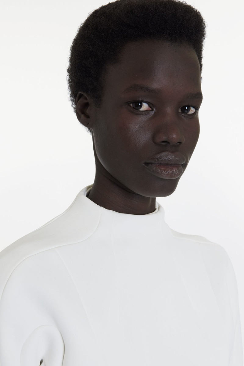 CURVED HEM TOP IVORY 7