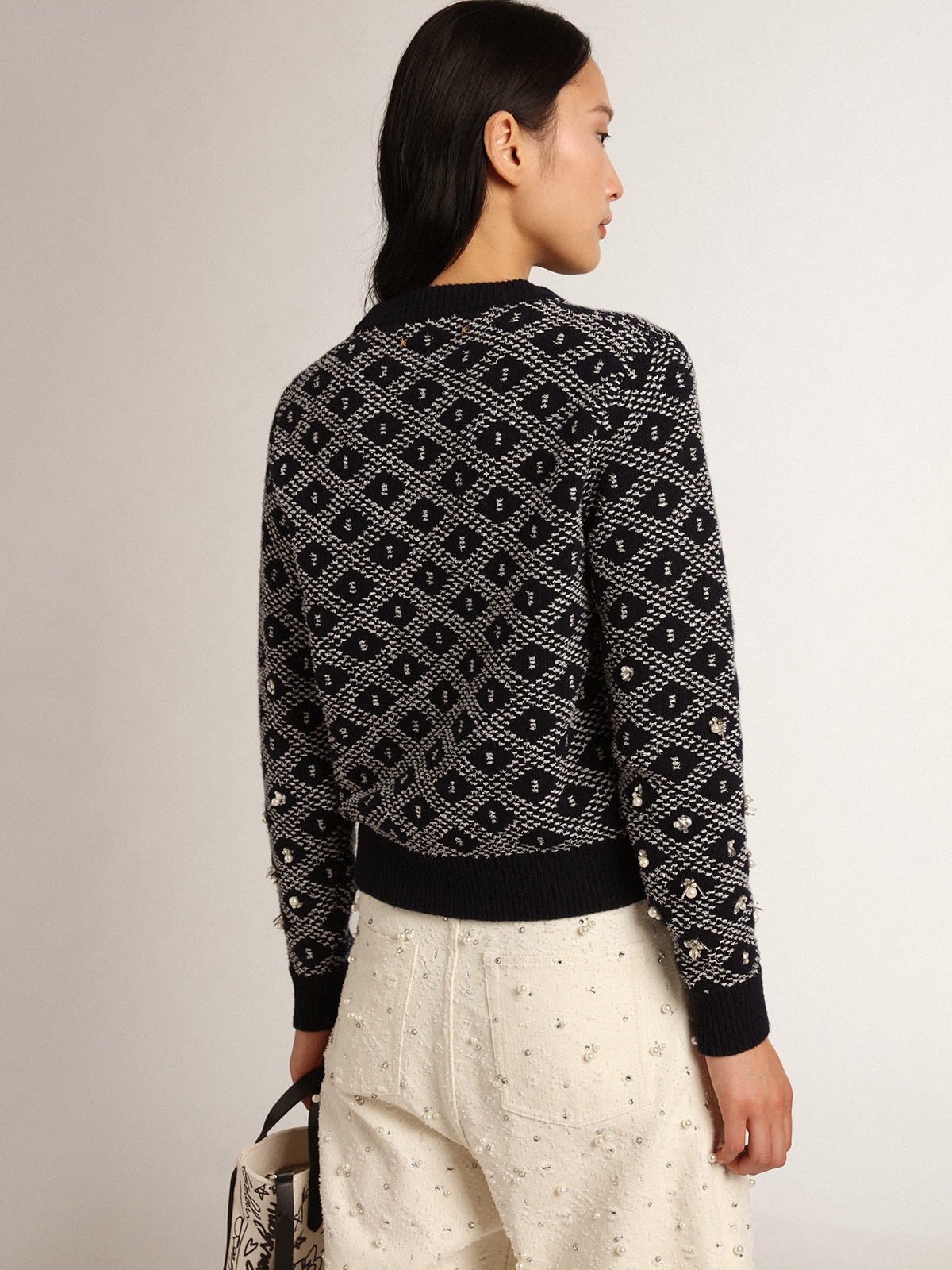Women's round-neck sweater with white and blue geometric motifs - 4