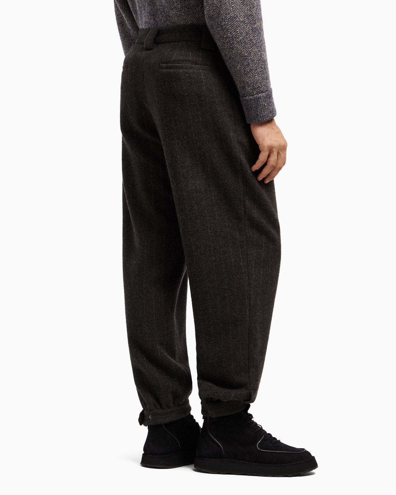 SINGLE-PLEAT TROUSERS IN PINSTRIPED CASHMERE AND WOOL CLOTH - 3