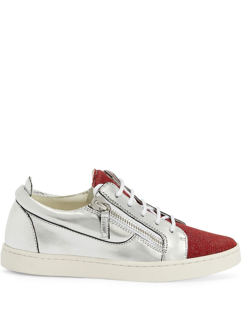Nicki sneakers 1