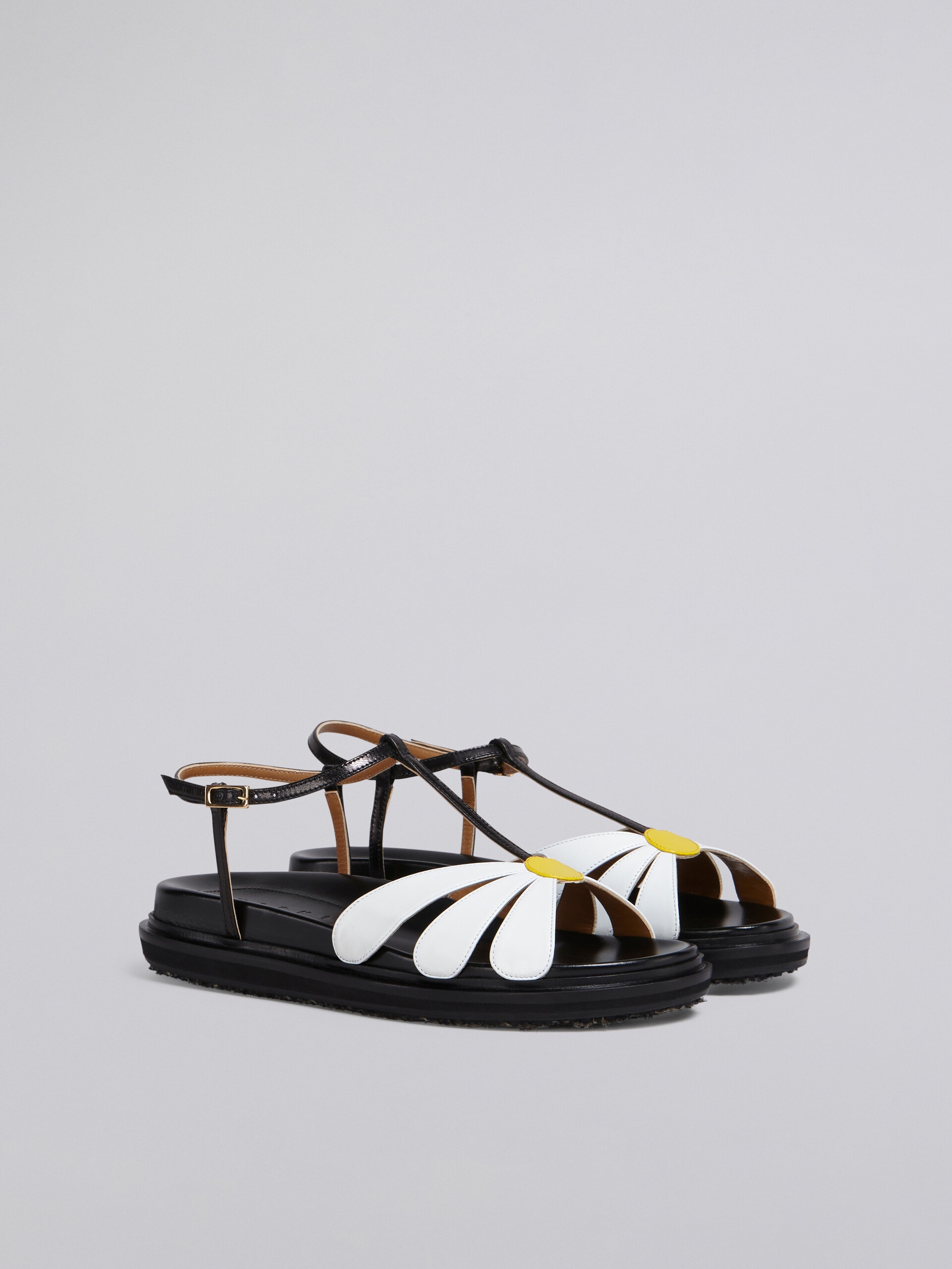 LEATHER FLOWER FUSSBETT - 2