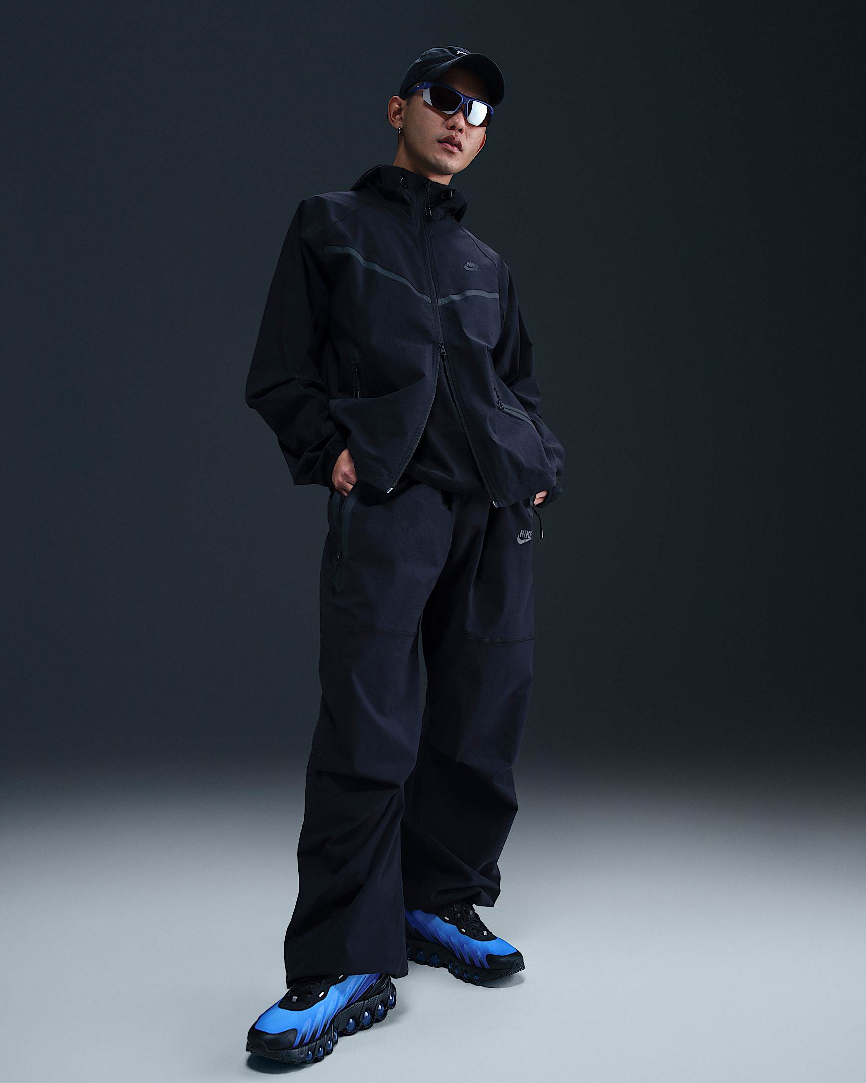 Nike Tech Men's Woven Oversized Pants - 22