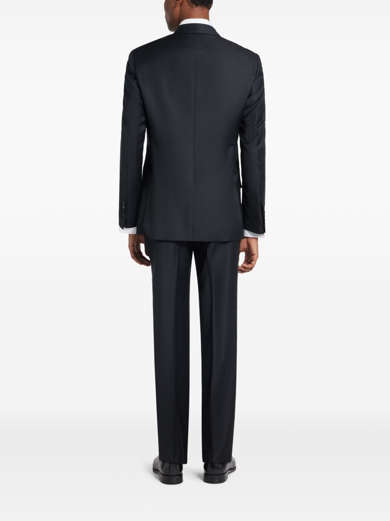 single-breasted suit 4
