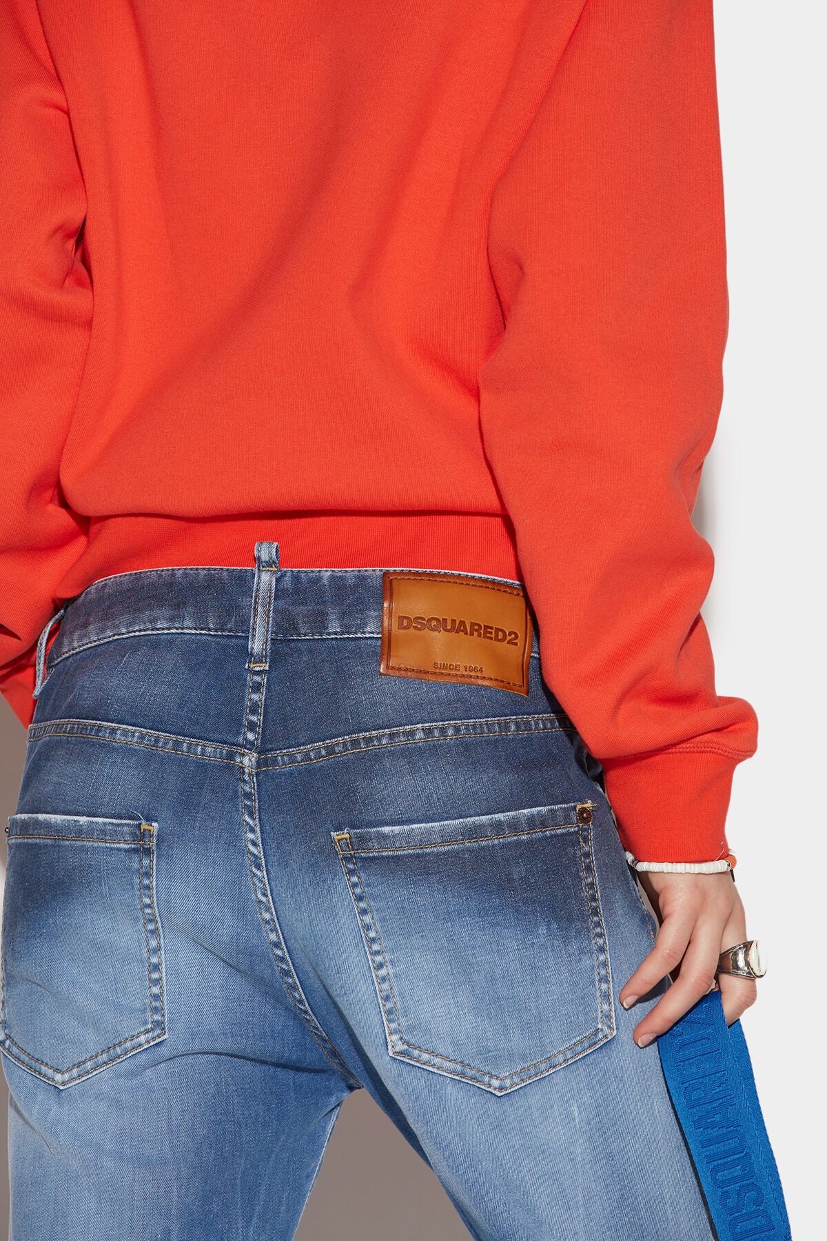 LIGHT CLEAN WASH COOL GIRL CROPPED JEANS - 4