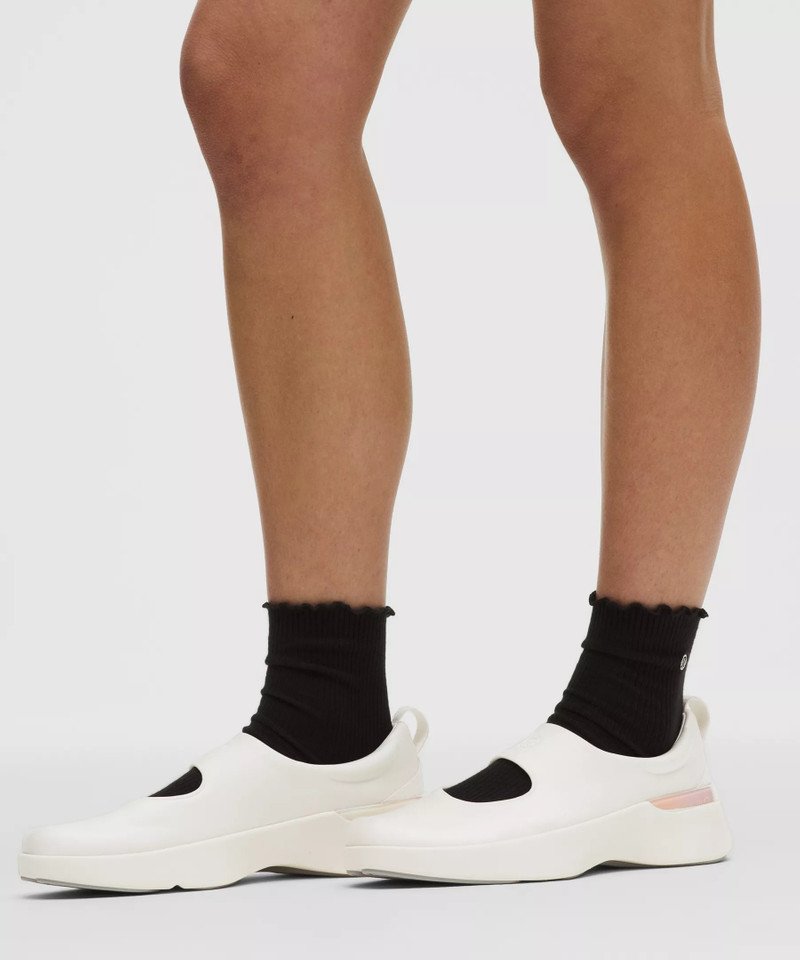 lululemon Women's Mary Train Sneaker outlook