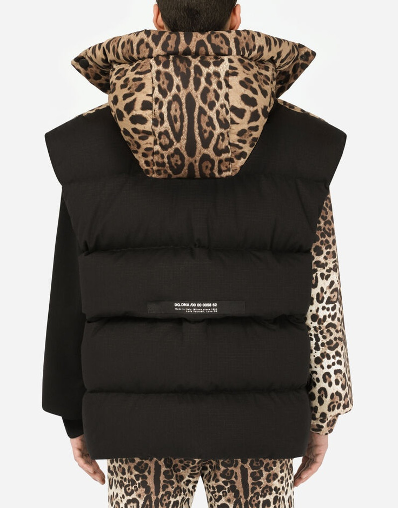 Dolce & Gabbana Quilted gilet with hood and branded plate outlook