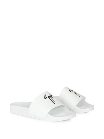 Giuseppe Zanotti Brett signature-logo slides outlook