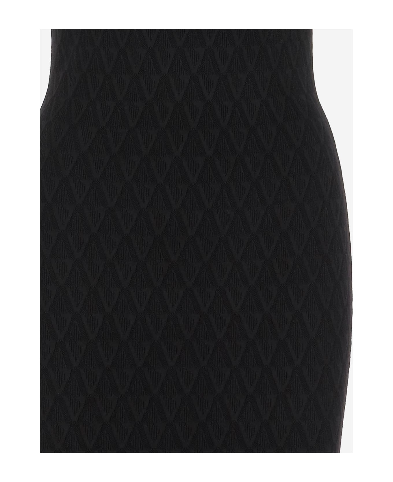 Stretch Jacquard V-textured Knit Dress - 3