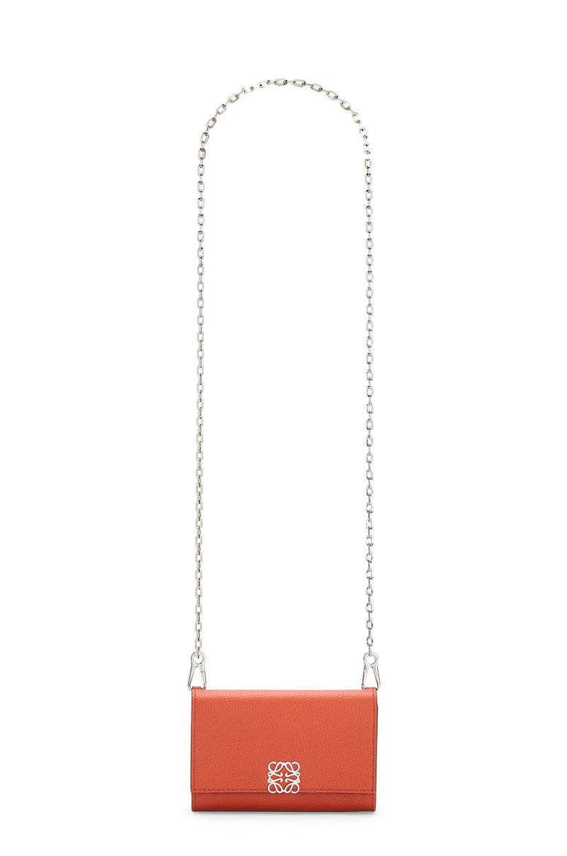 Anagram wallet on chain in pebble grain calfskin 4