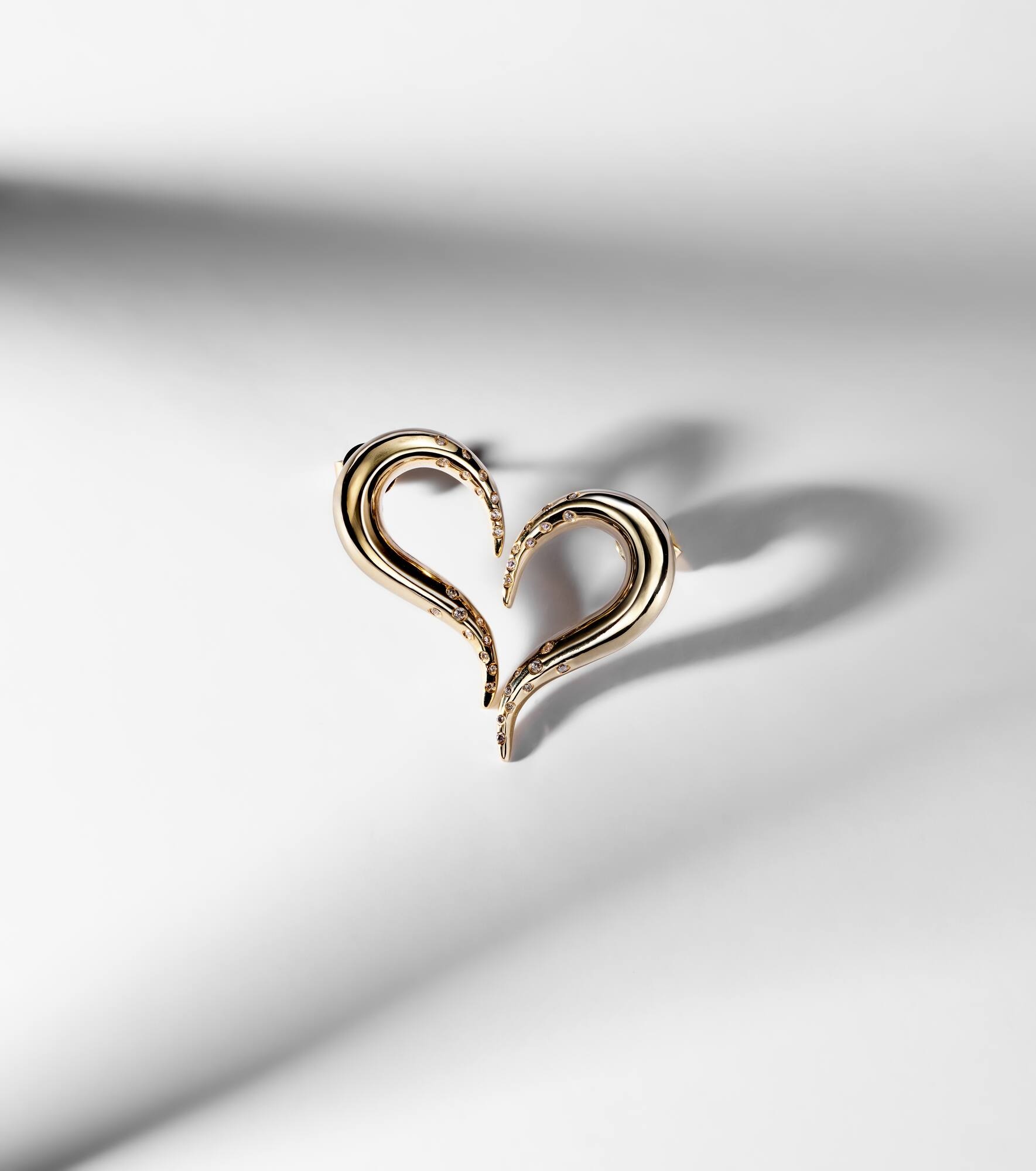 Swoosh 14kt gold earrings with diamonds - 5