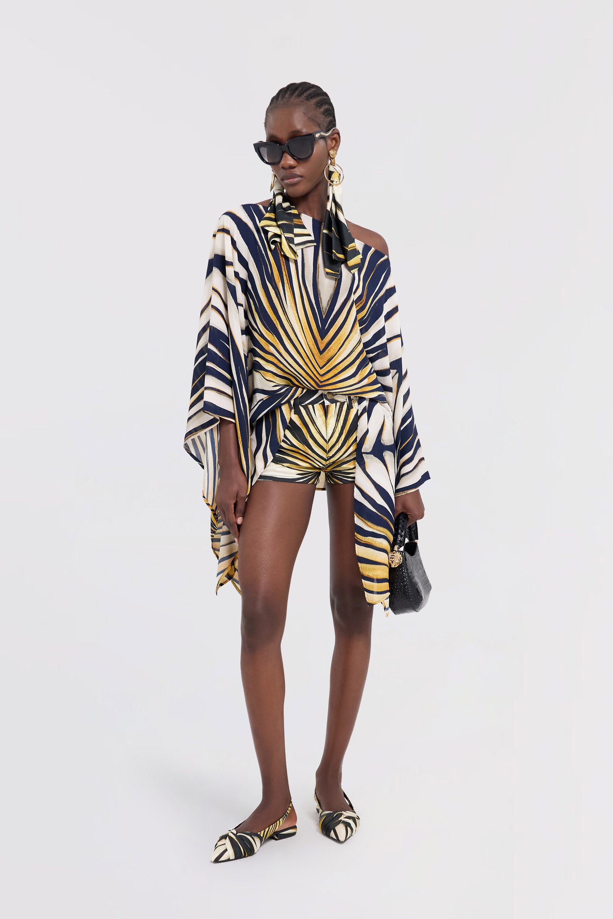 Ray Of Gold Print Denim Shorts - 2