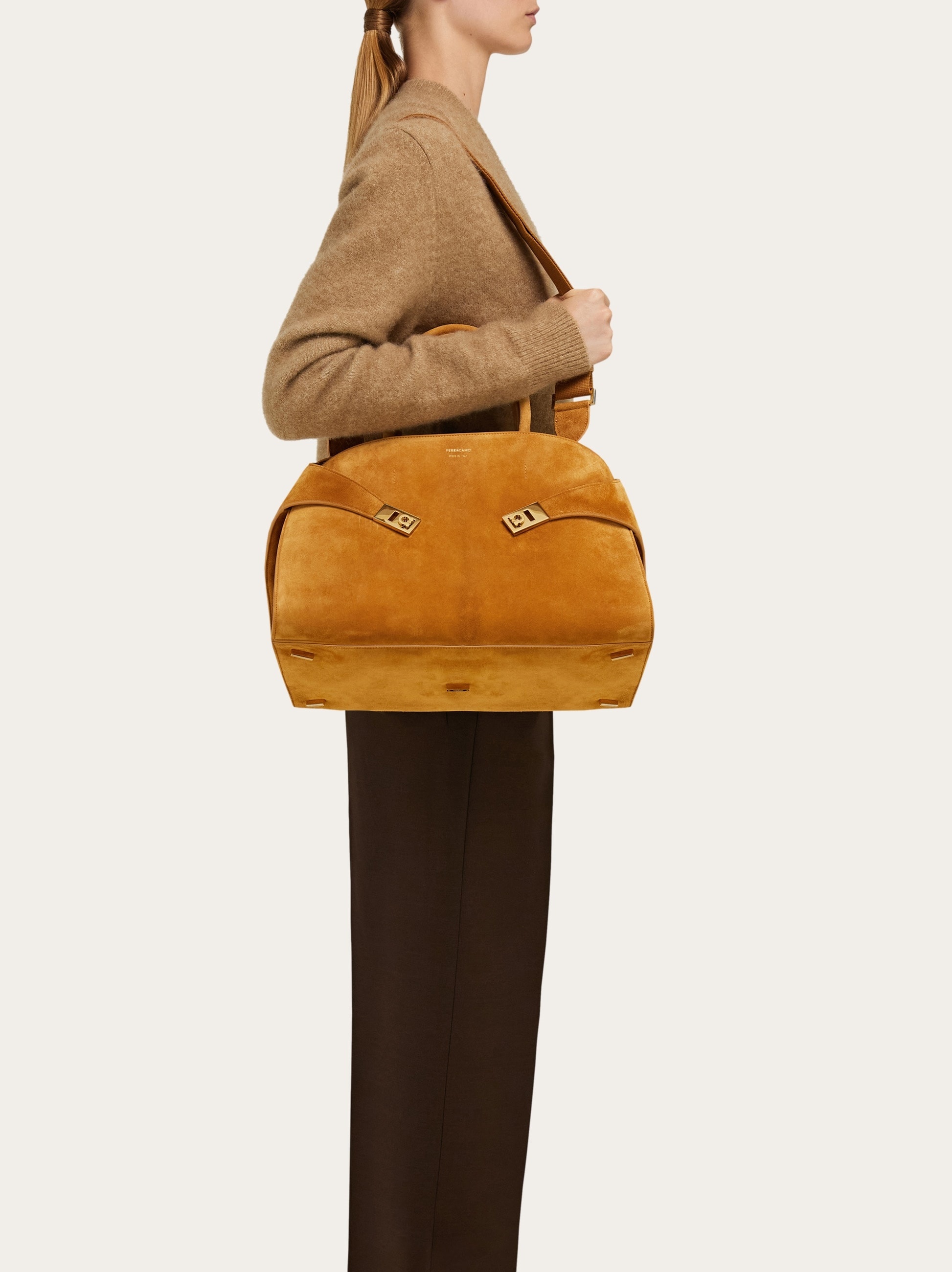 Hug handbag (M) - 3