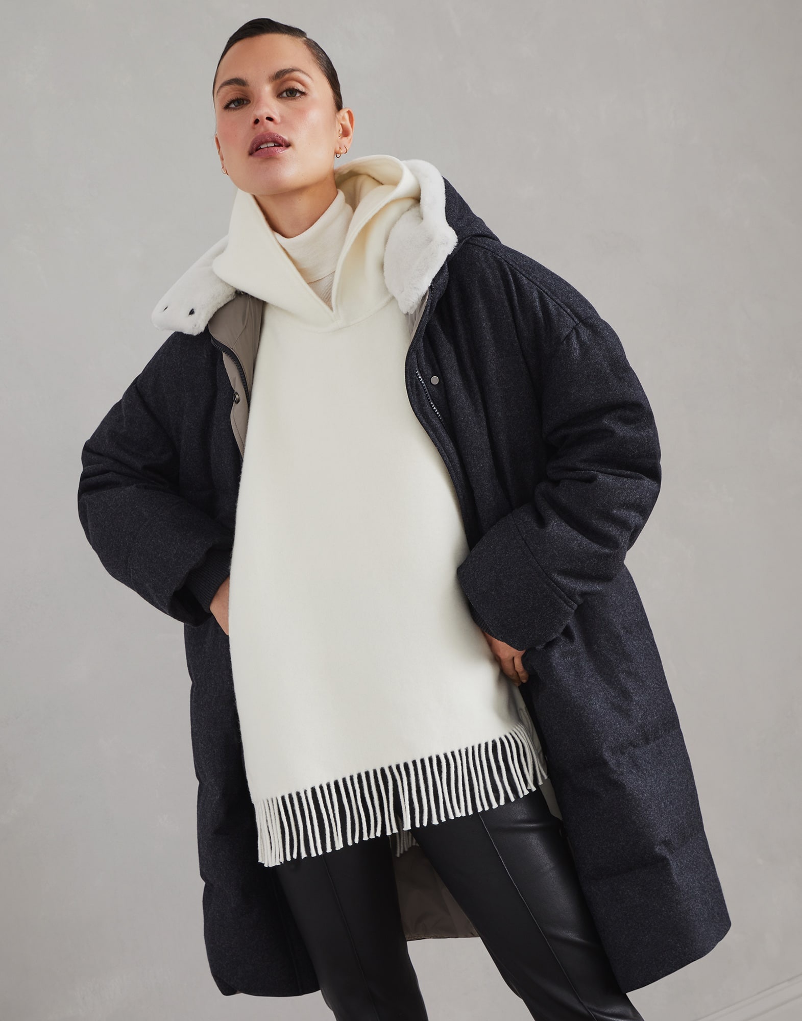 Virgin wool flannel down parka with detachable shearling insert and shiny zipper pull - 4