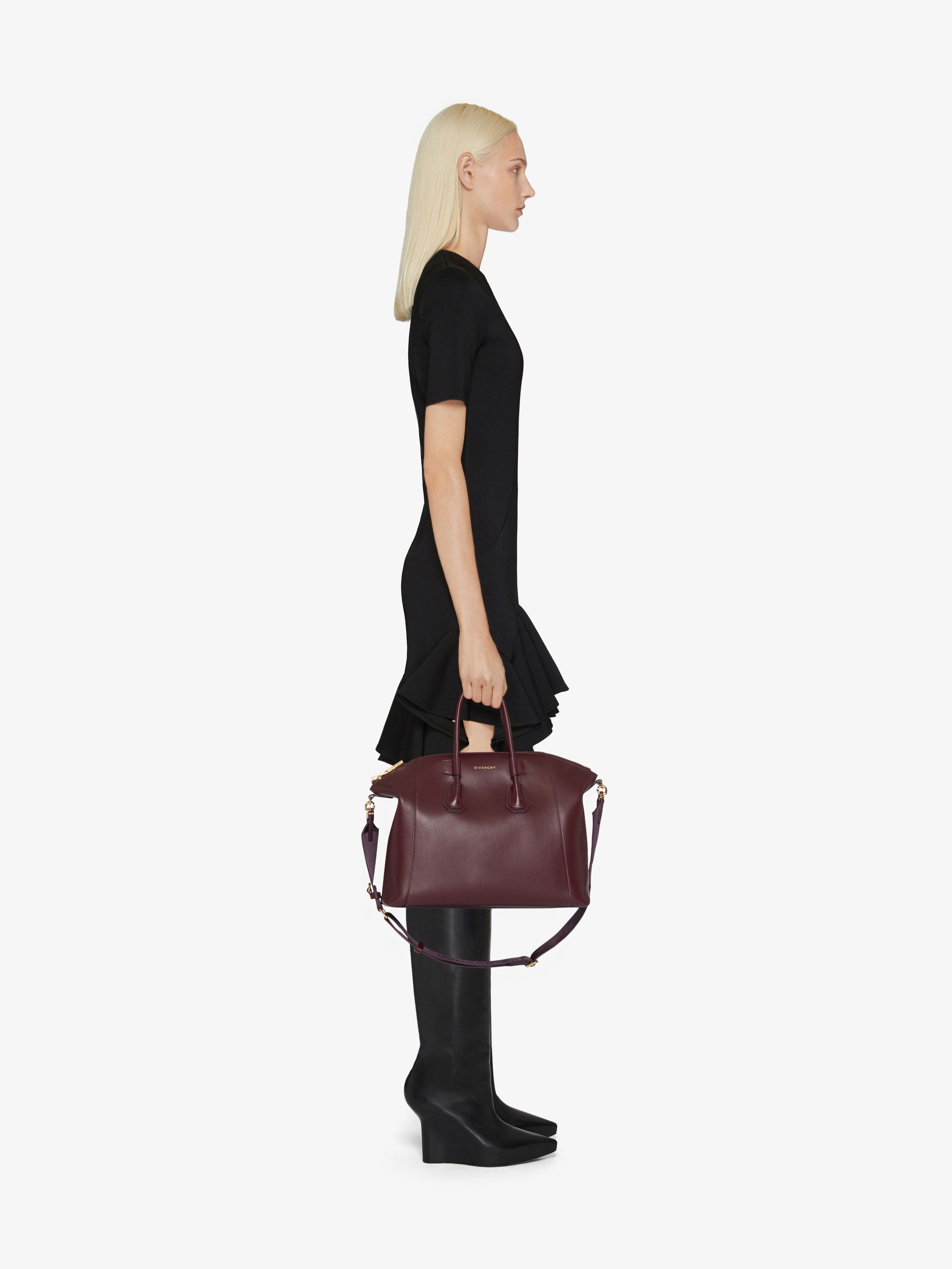 SMALL ANTIGONA SPORT BAG IN LEATHER - 2