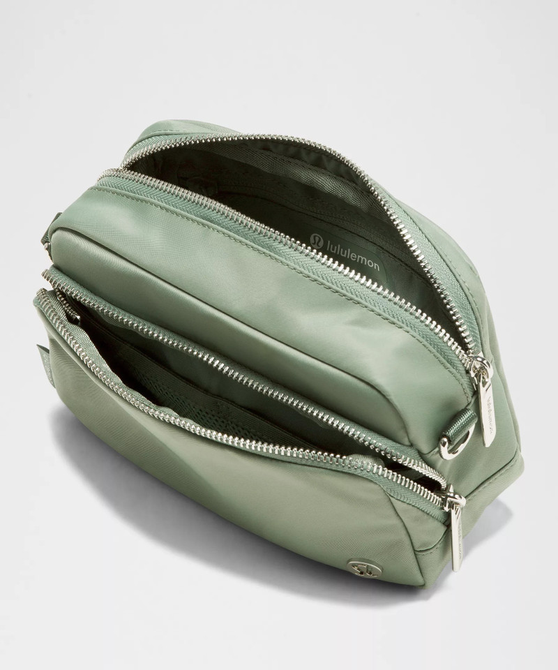 Everywhere Crossbody Bag 2L *Metal Hardware 4