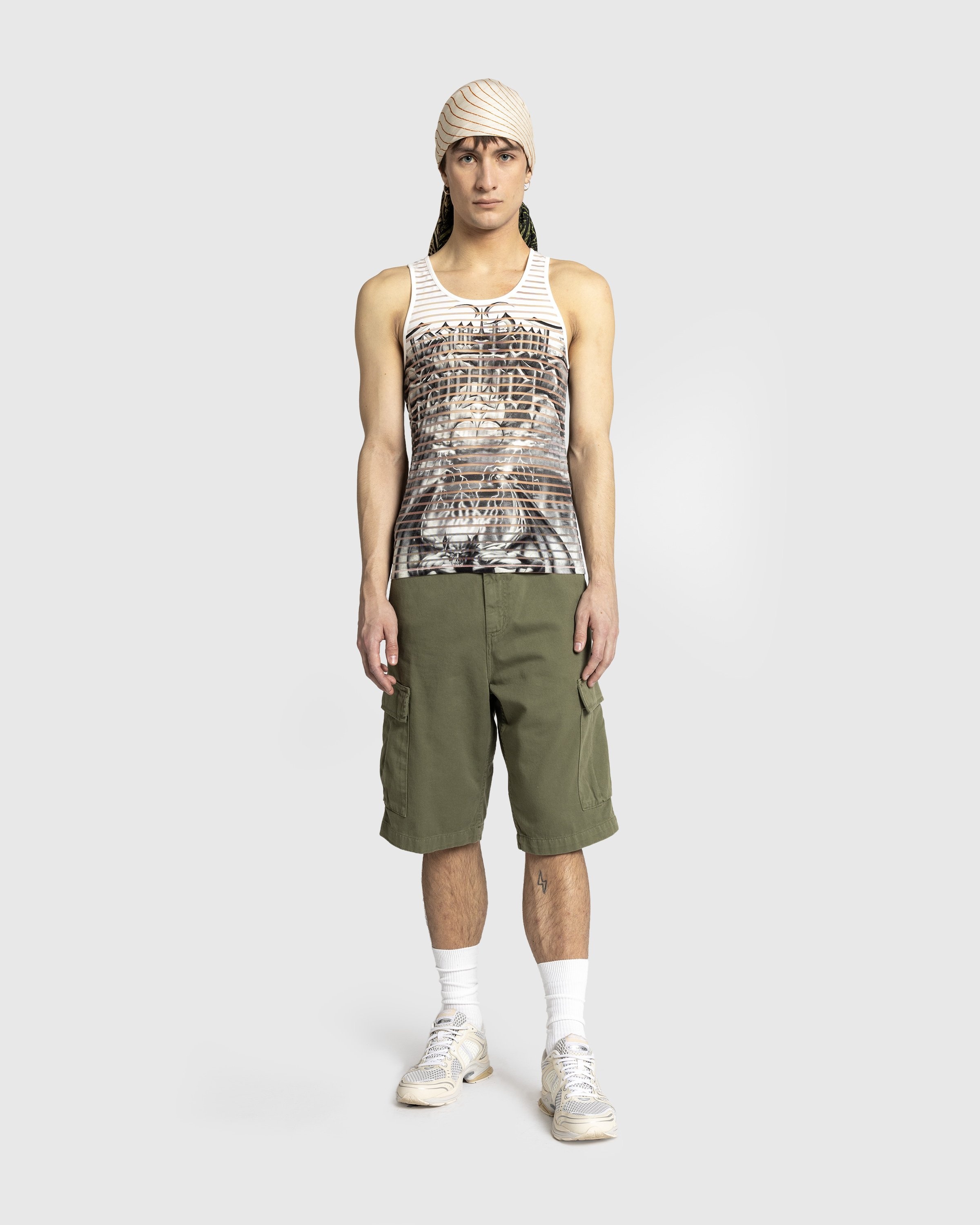 Carhartt WIP – Regular Cargo Short Dollar Green/Garment Dyed - 3