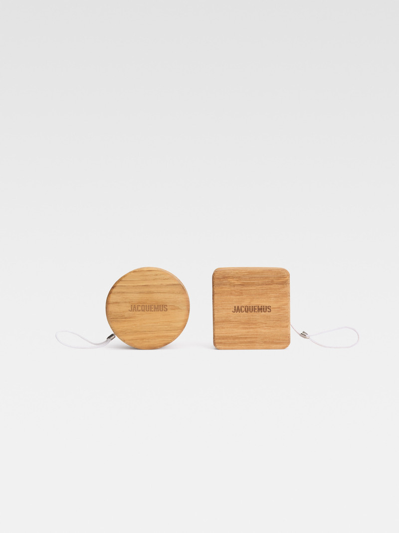 JACQUEMUS The Rond Carré yo-yos outlook