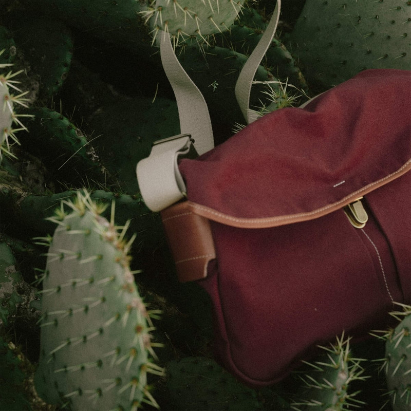 LÉON MESSENGER BAG - CARDINAL RED 7