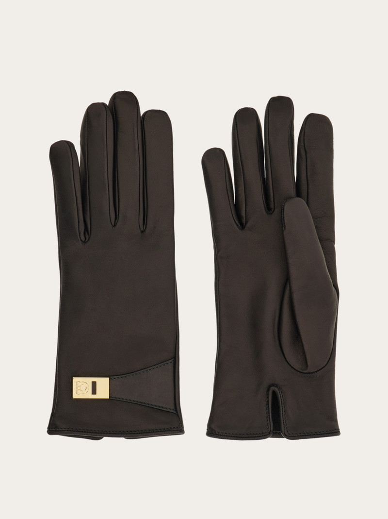 Gloves with buckle 1
