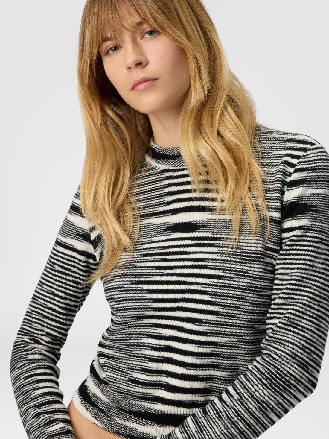 Crew Neck Sweater with Flame Pattern - 4