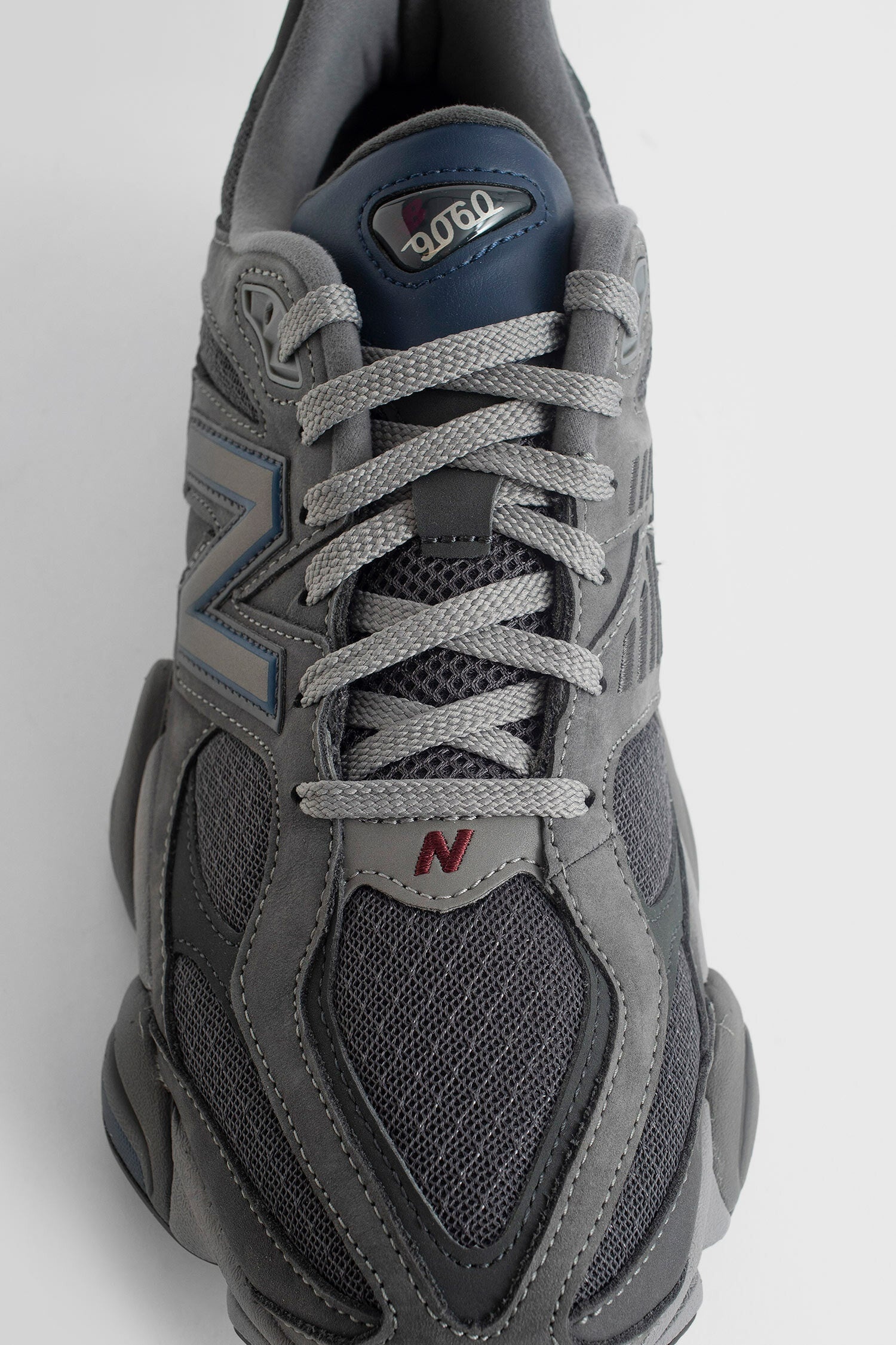 NEW BALANCE UNISEX GREY SNEAKERS - 5