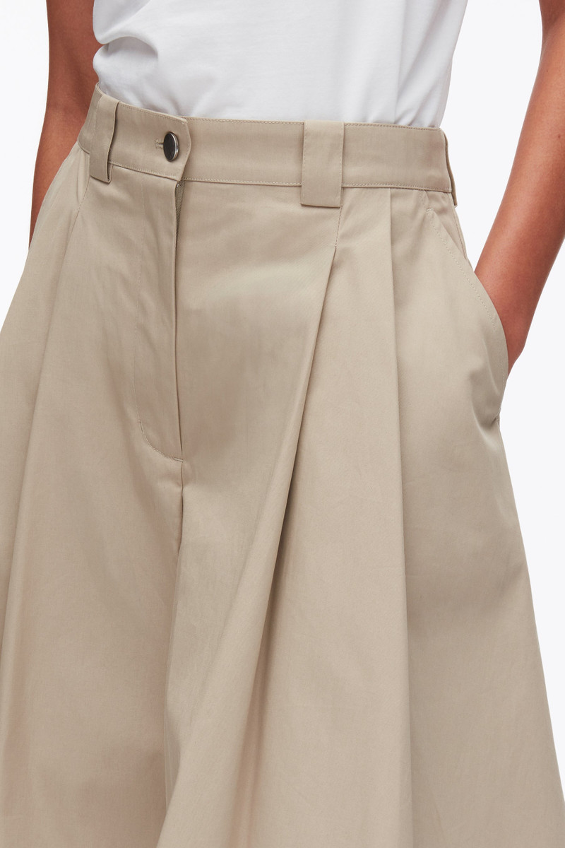 Two-Toned Wide Pleated Shorts 6