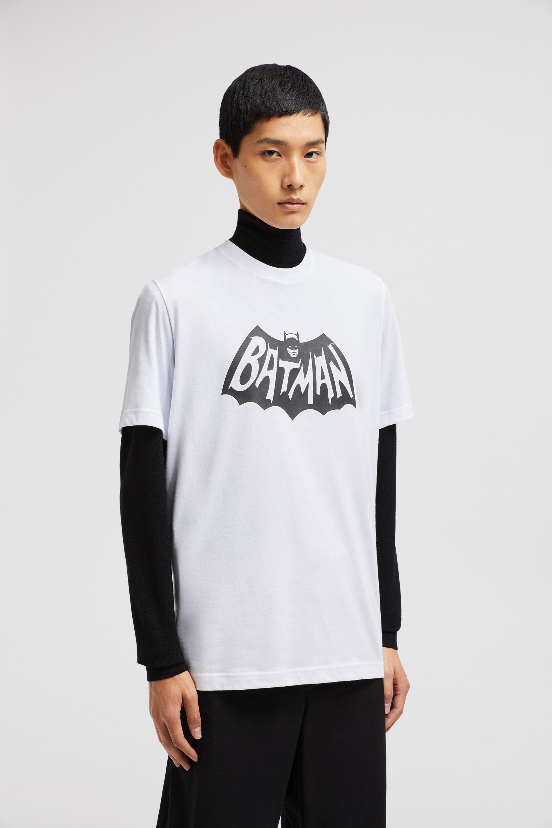 ★【MONCLER】メンズ★T-shirt con logo Batman★ロゴTシャツ Moncler - BATMAN LOGO T-SHIRT | HBX - Globally Curated