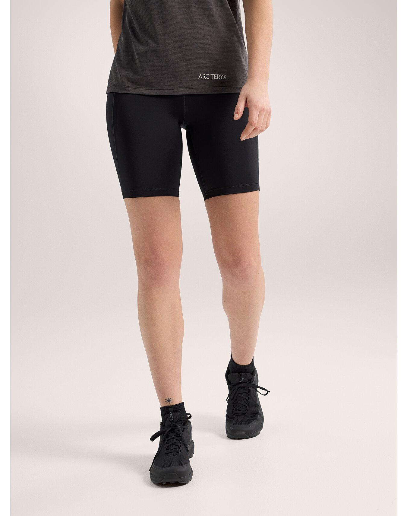 Essent High-Rise Short 8" - 2