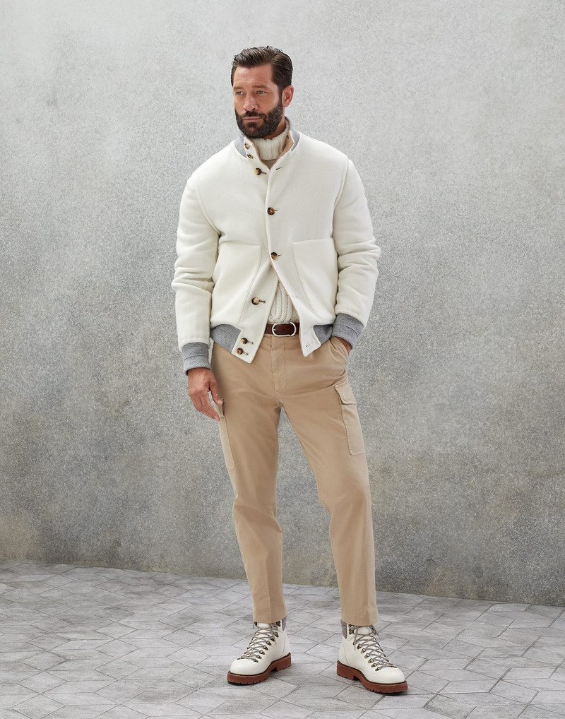 Garment-dyed leisure fit trousers in American Pima comfort cotton gabardine with cargo pockets 4