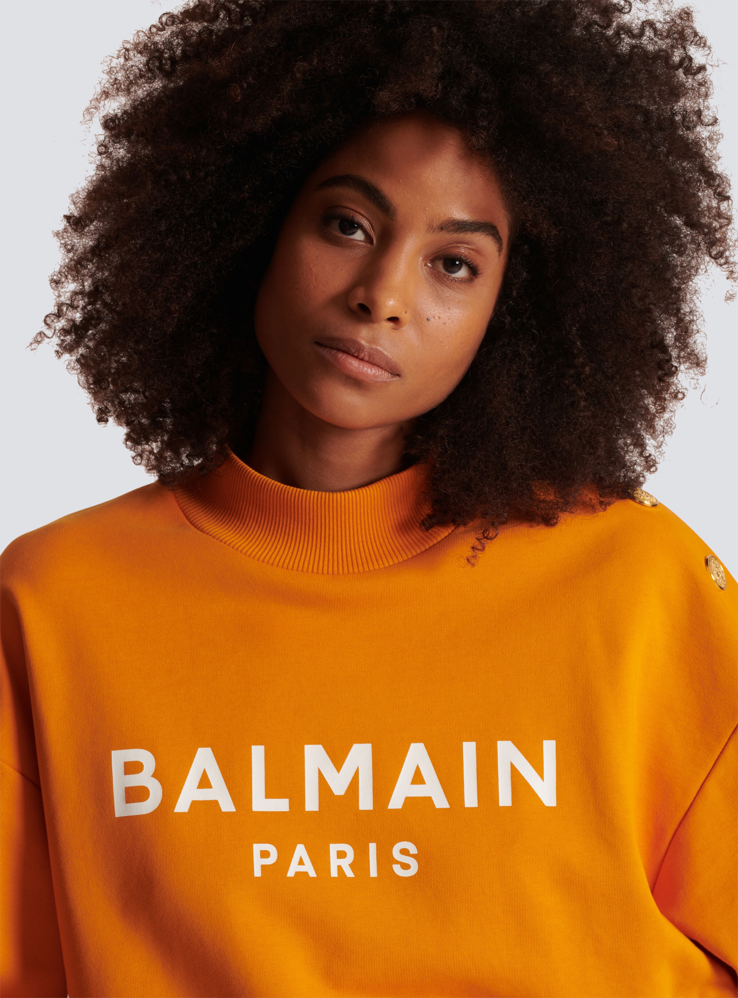 Eco-responsible cotton cropped sweatshirt with Balmain logo print - 7