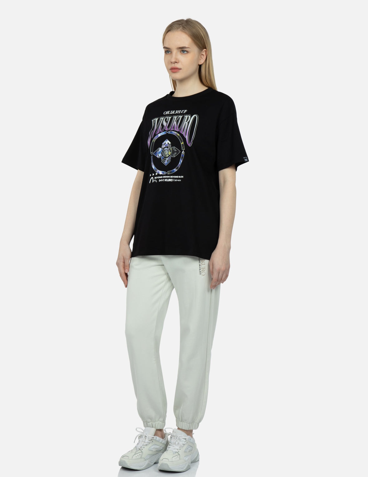Gradiant Abstract Pattern Kamon Print T-Shirt - 3