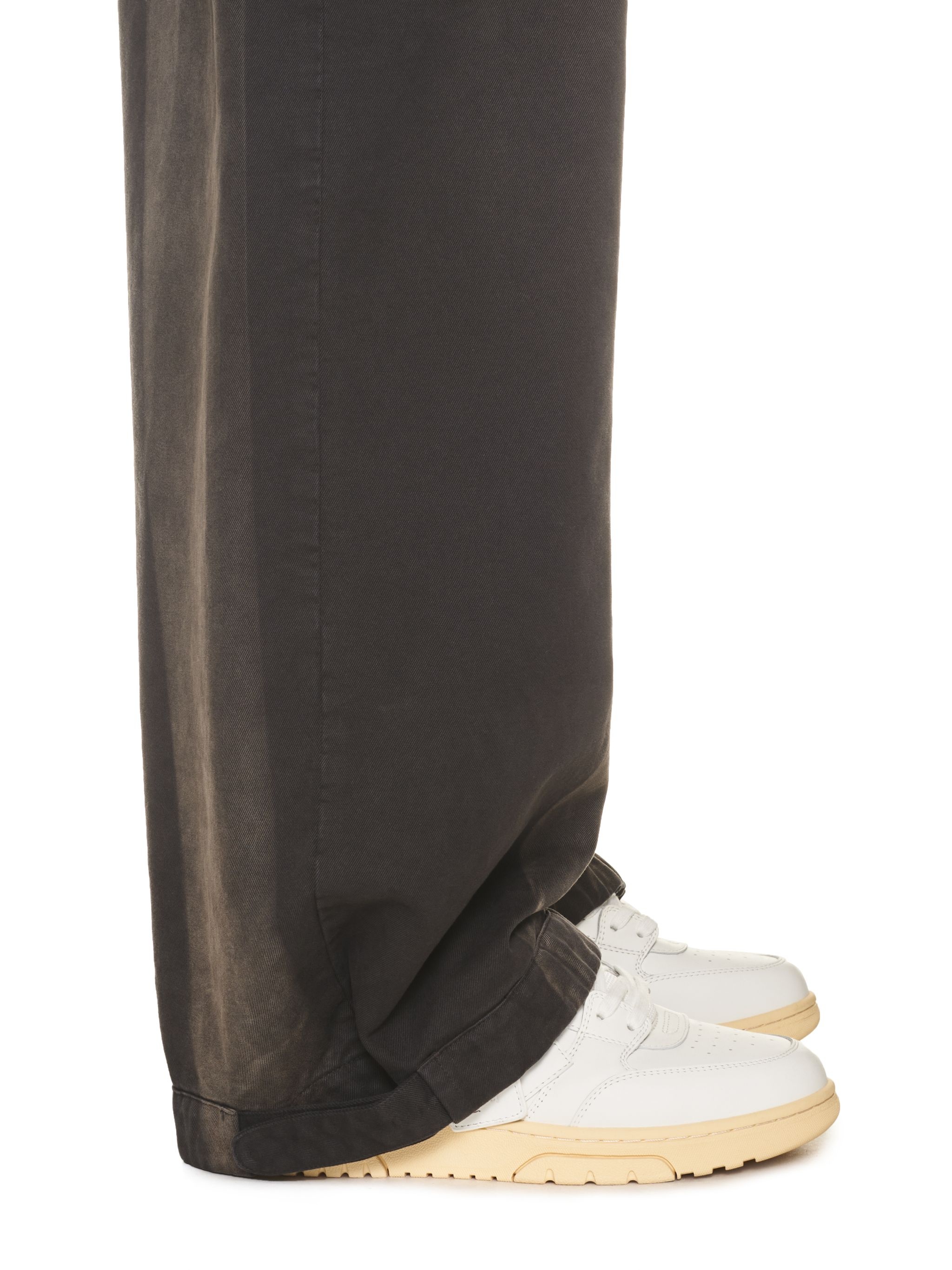 【関税込み】Out Of Office Mid Top Sneakers - Off White - Lea Off-White Men's Out Of Office Lea Mid Leather Green / Black