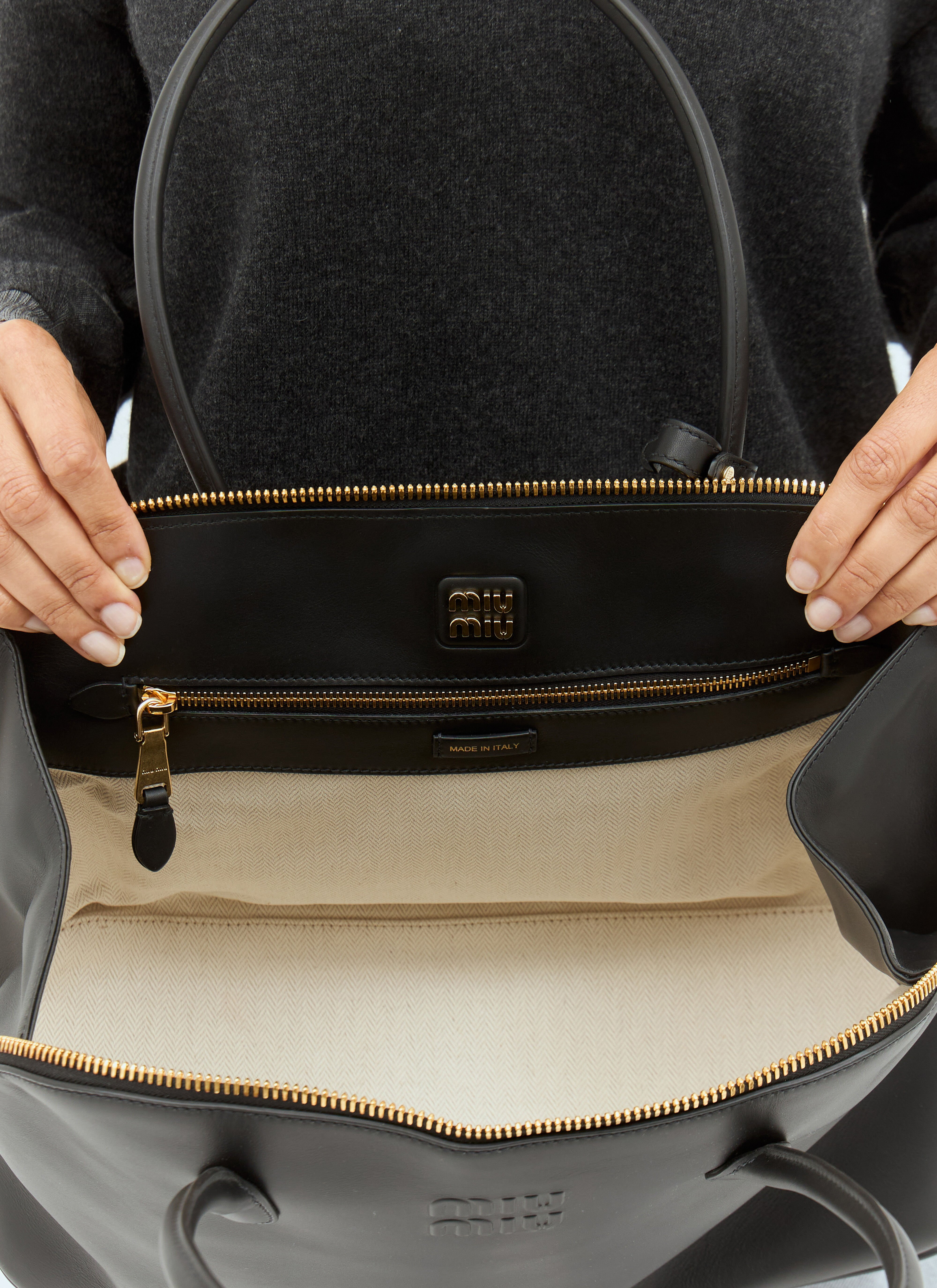 Logo Embossed Leather Handbag - 6