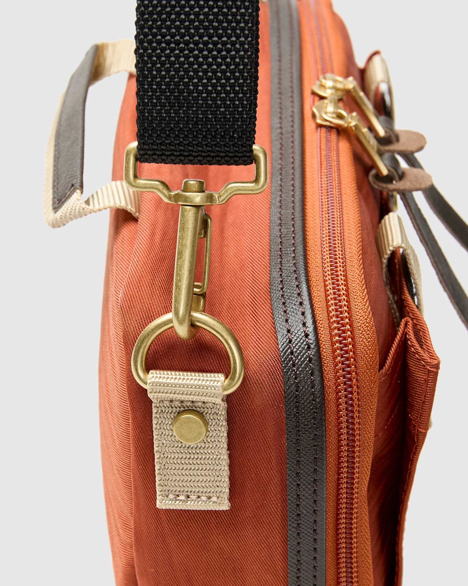 Link Shoulder Bag v2 in Orange - 5