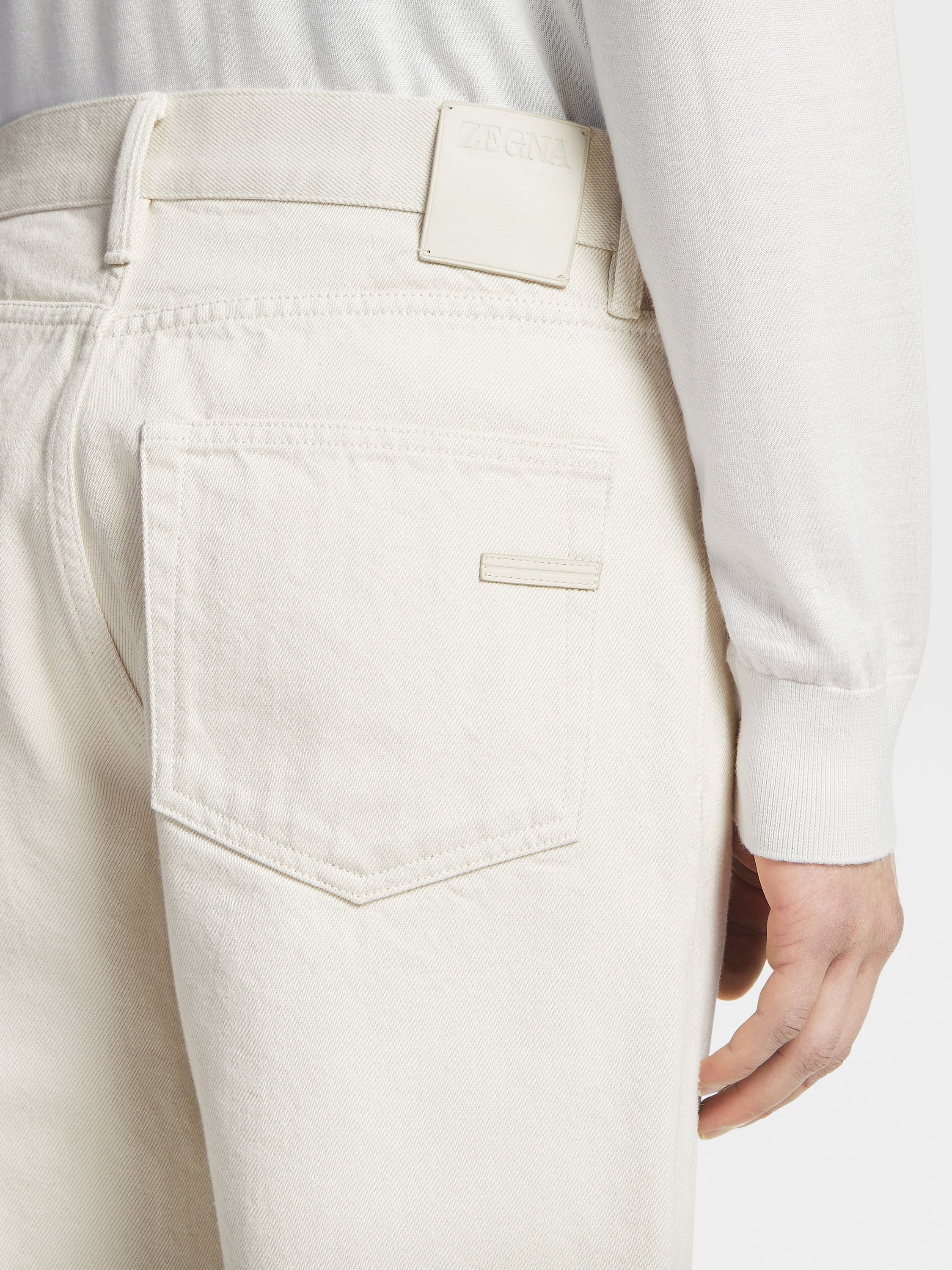 WHITE RINSE-WASHED COTTON ROCCIA JEANS - 5