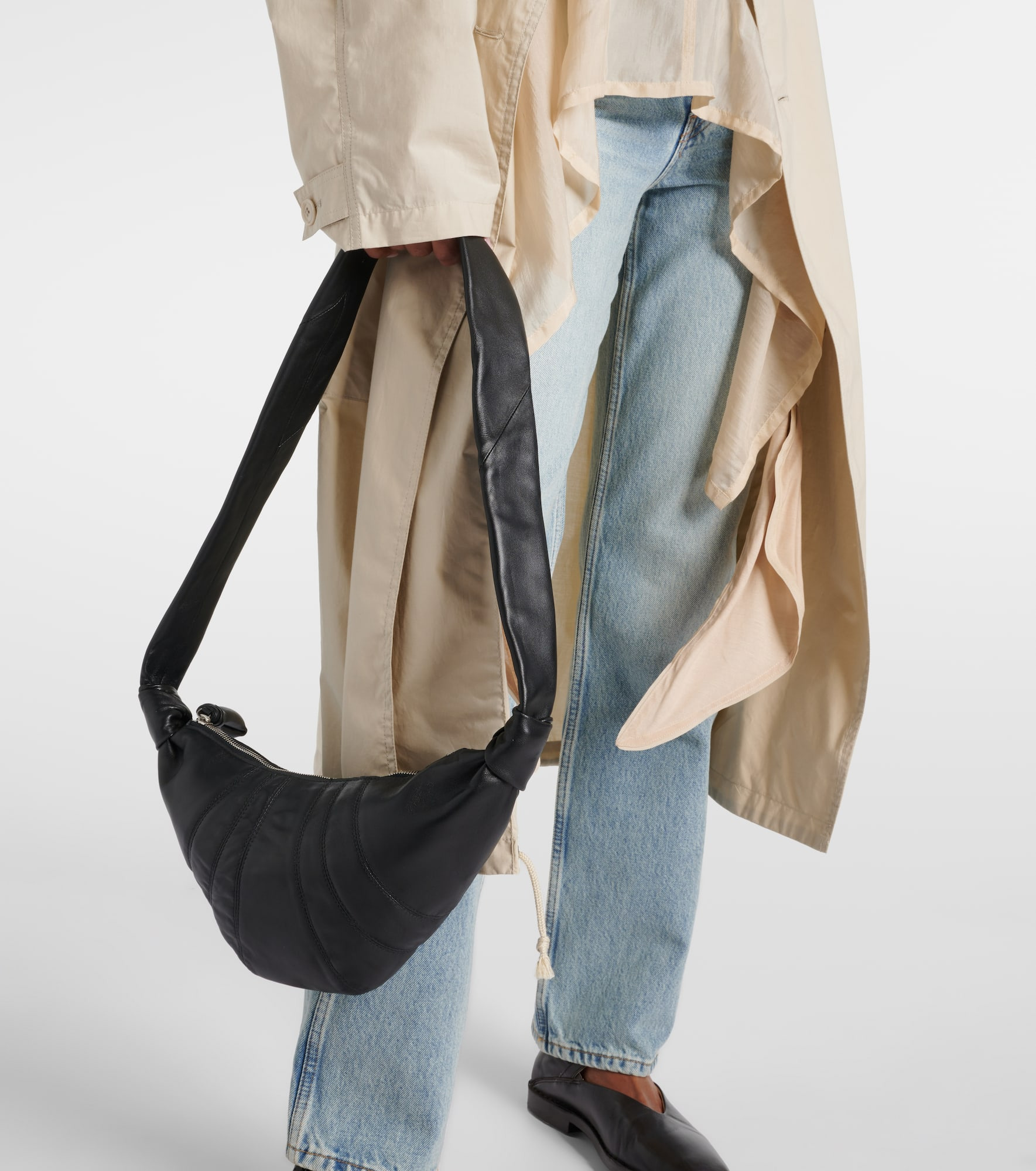 Croissant Small leather shoulder bag - 6