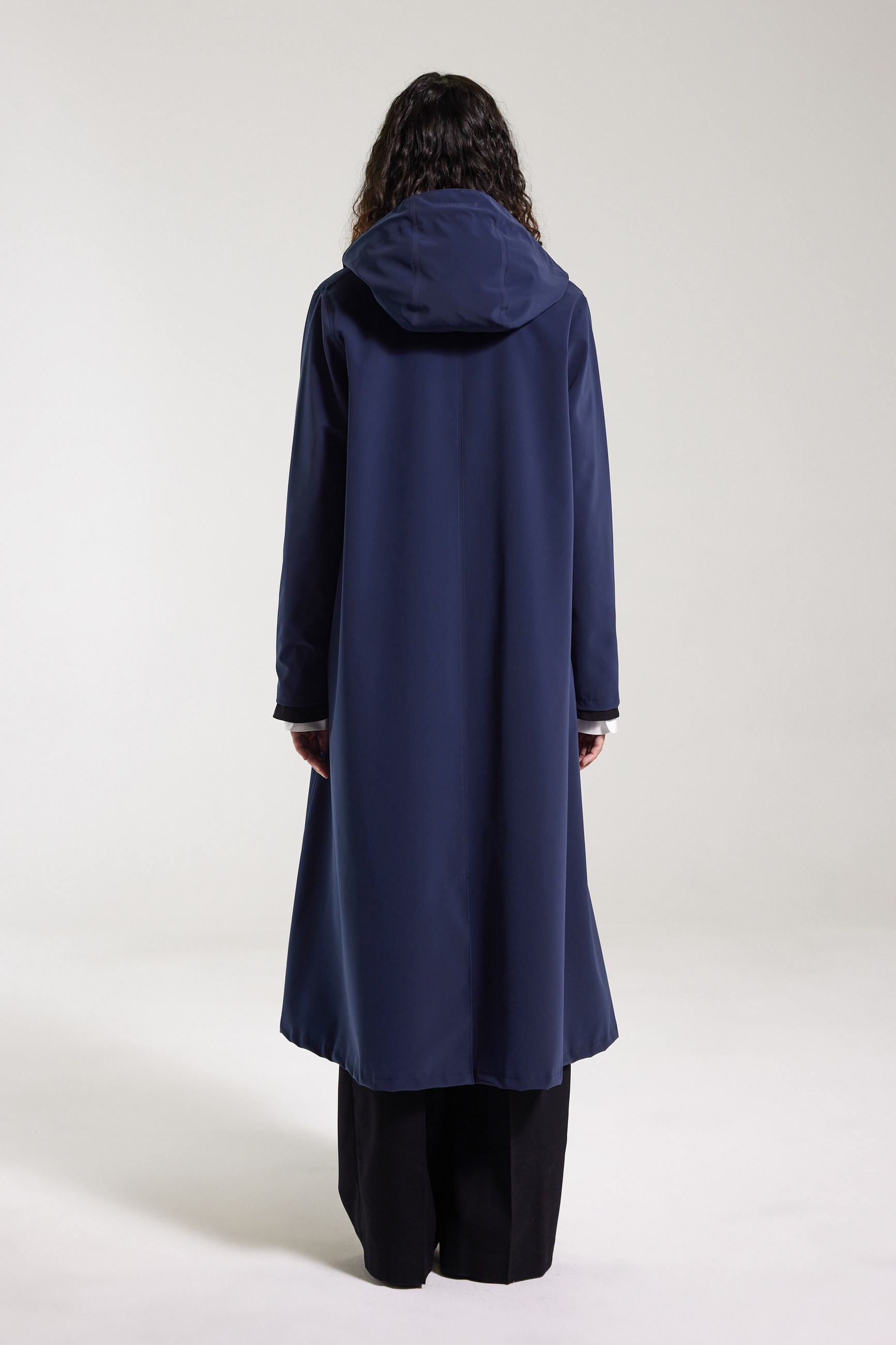 Mosebacke Long Lightweight Zip Matte Raincoat Navy - 5