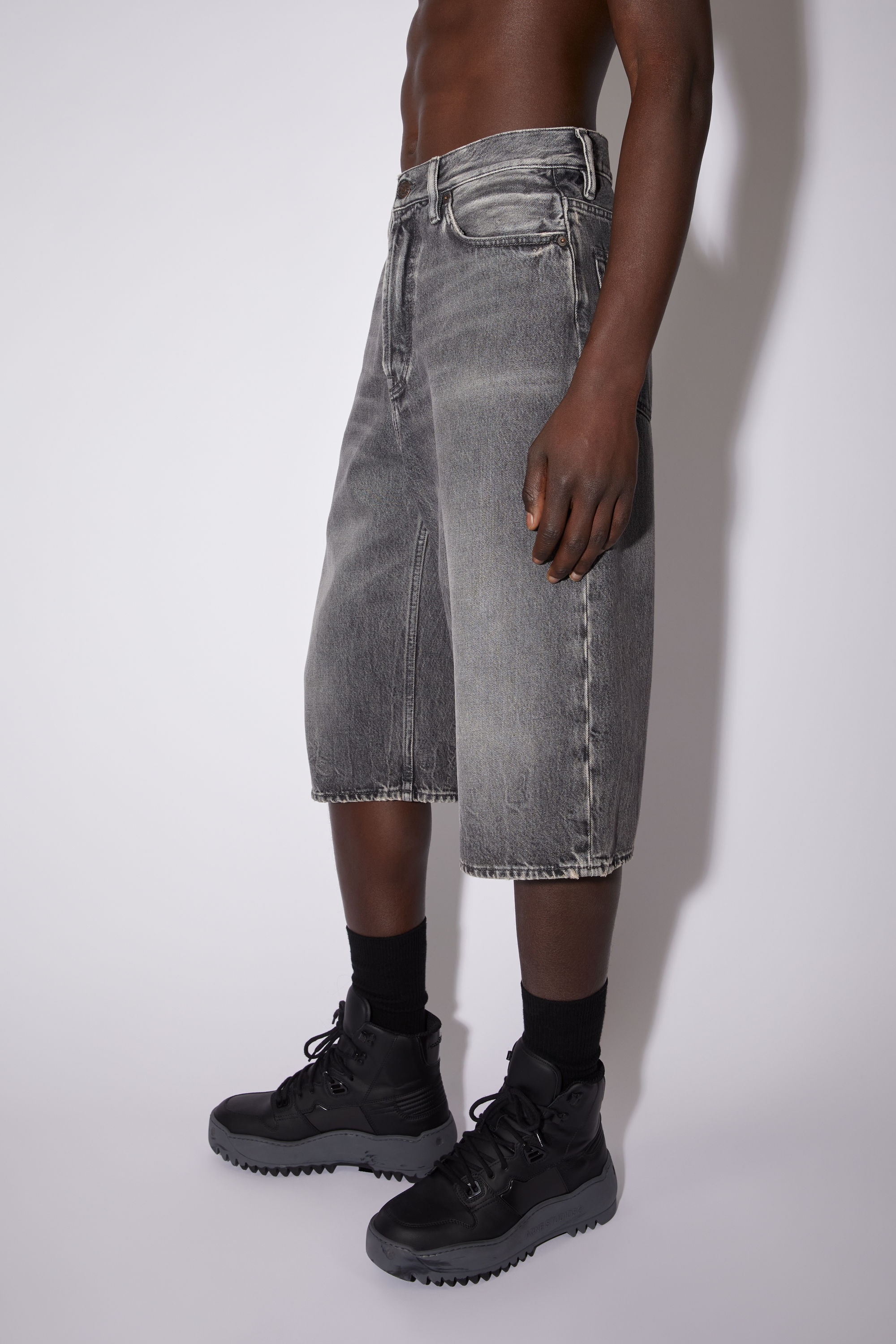Loose fit denim shorts - Black - 4