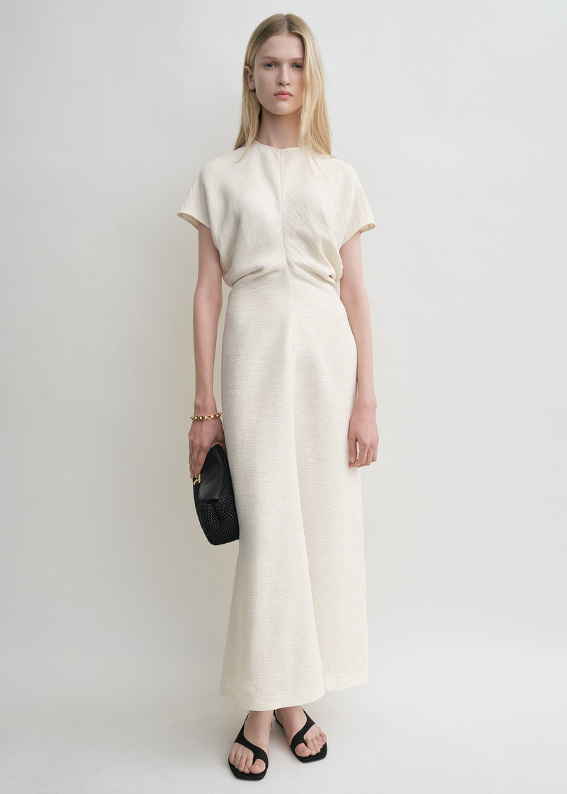 Totême Slouch waist crinkled dress cream outlook