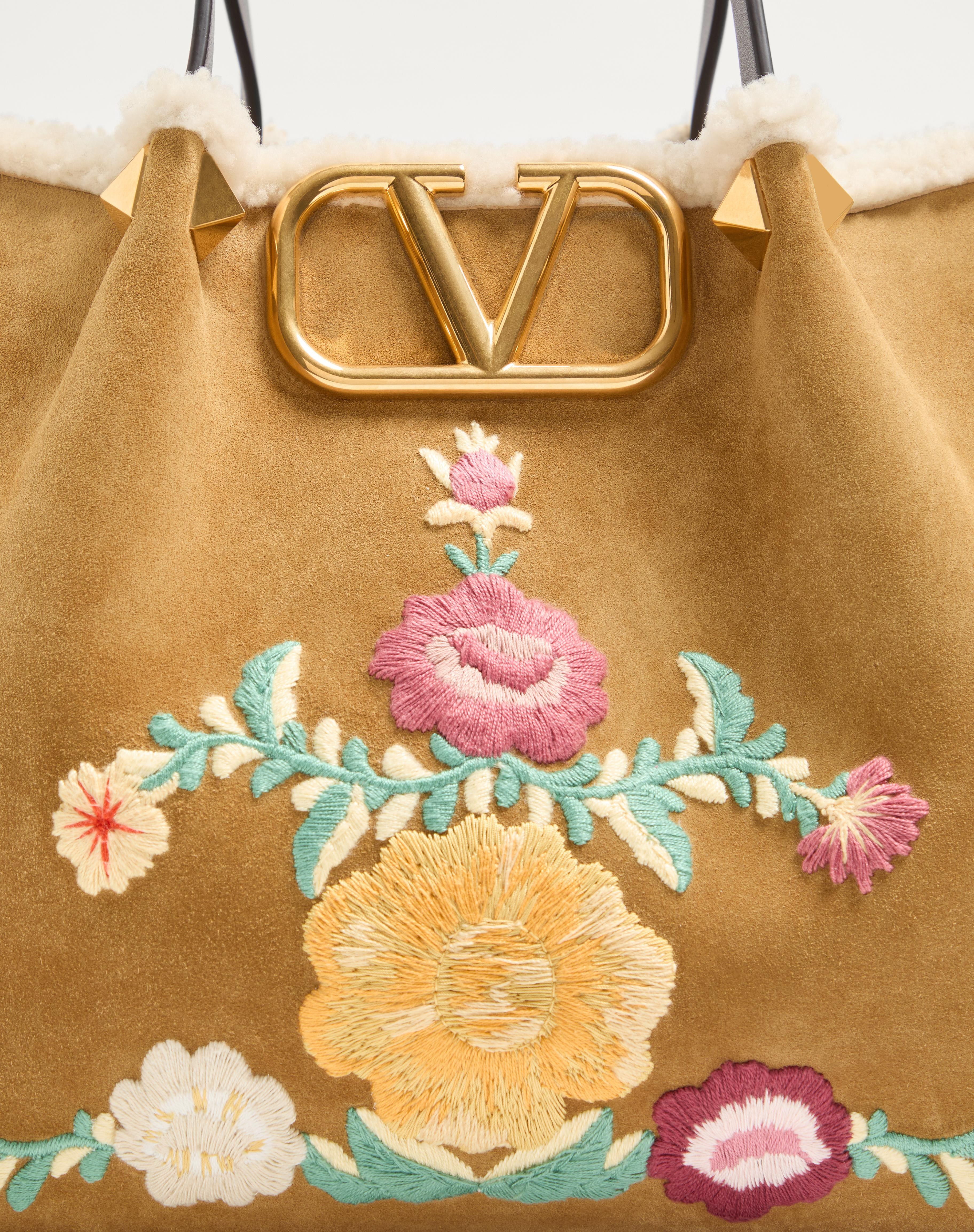 VALENTINO GARAVANI MEDIUM SHOPPING BAG IN EMBROIDERED SUEDE WITH SHEEPSKIN LINING. - 6