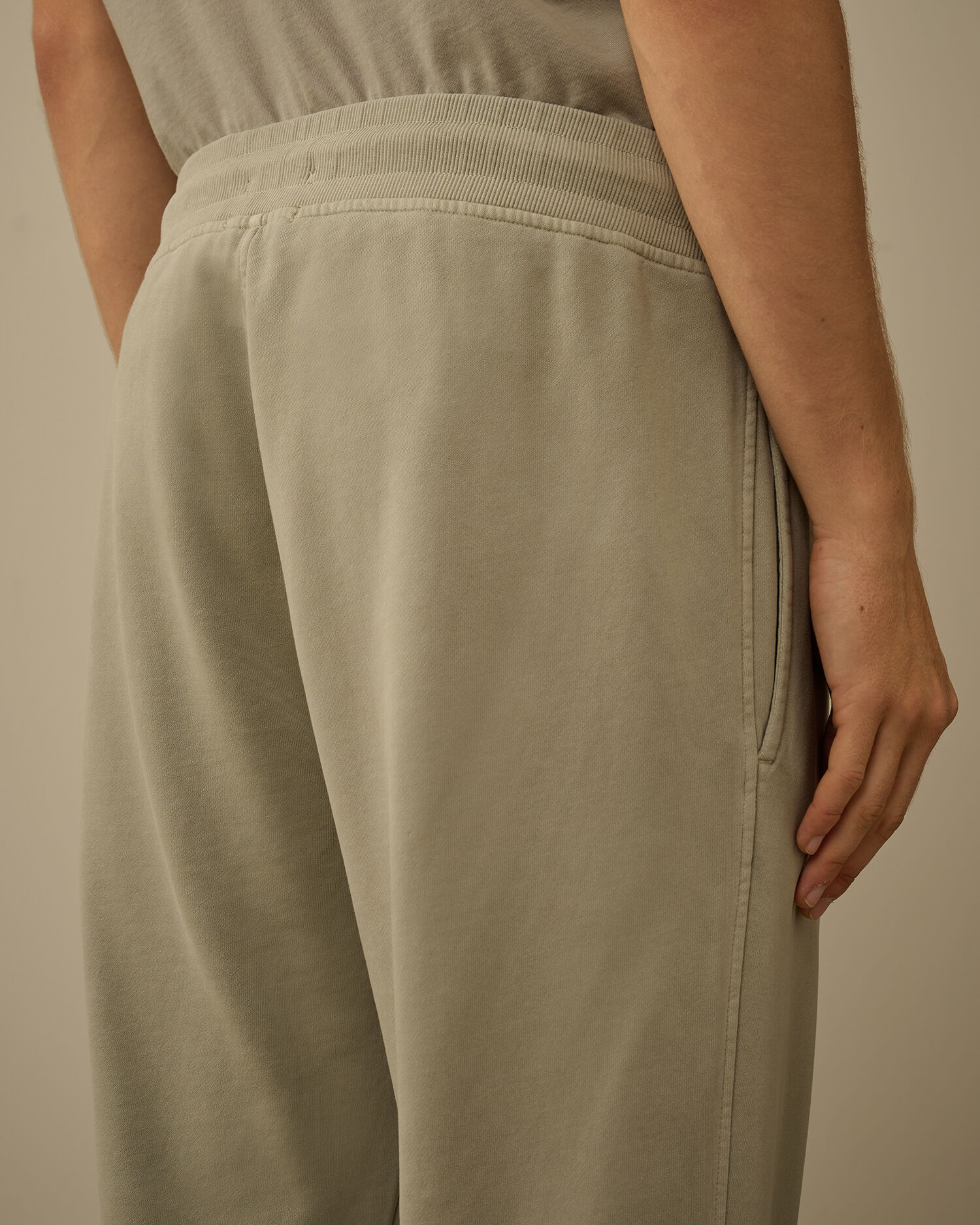 Brushed and Emerized Diagonal Fleece Cargo Lens Sweatpants - 6
