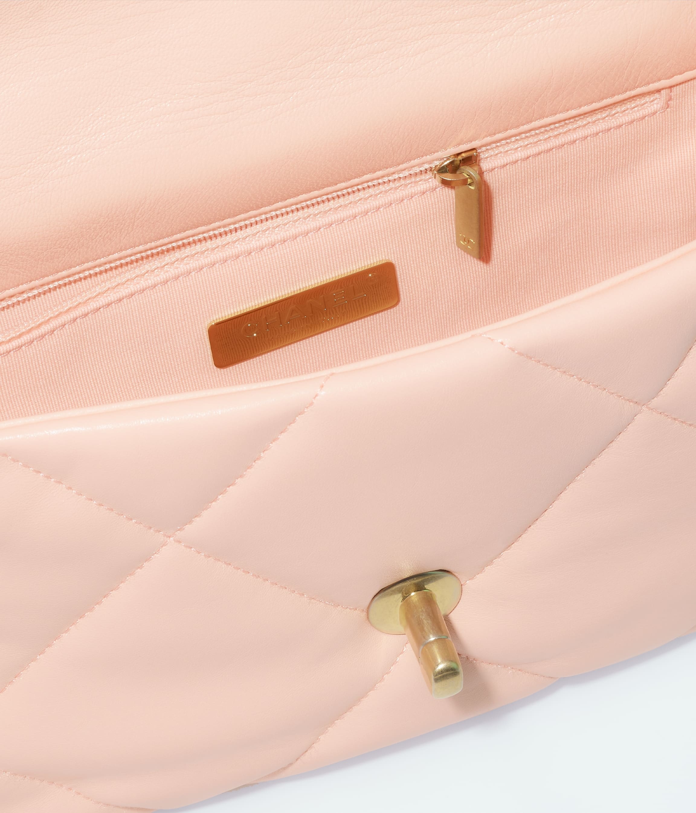 CHANEL 19 Handbag - 3