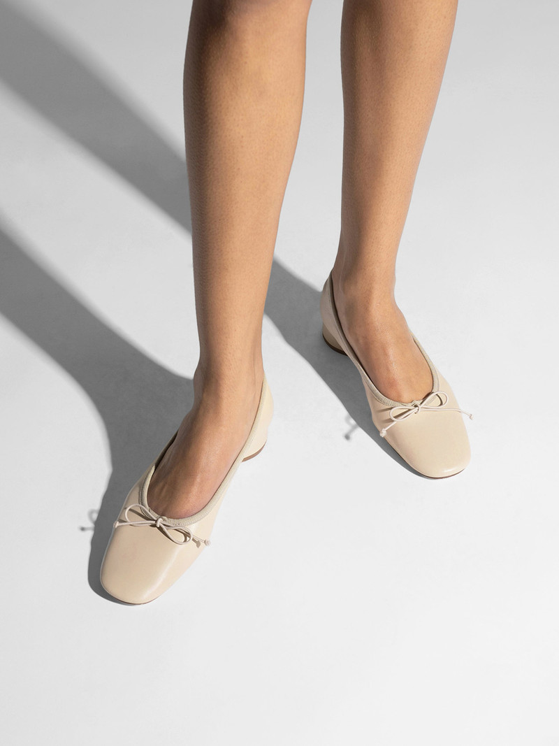 Aeyde Onda Round-Toe Ballet Flats outlook