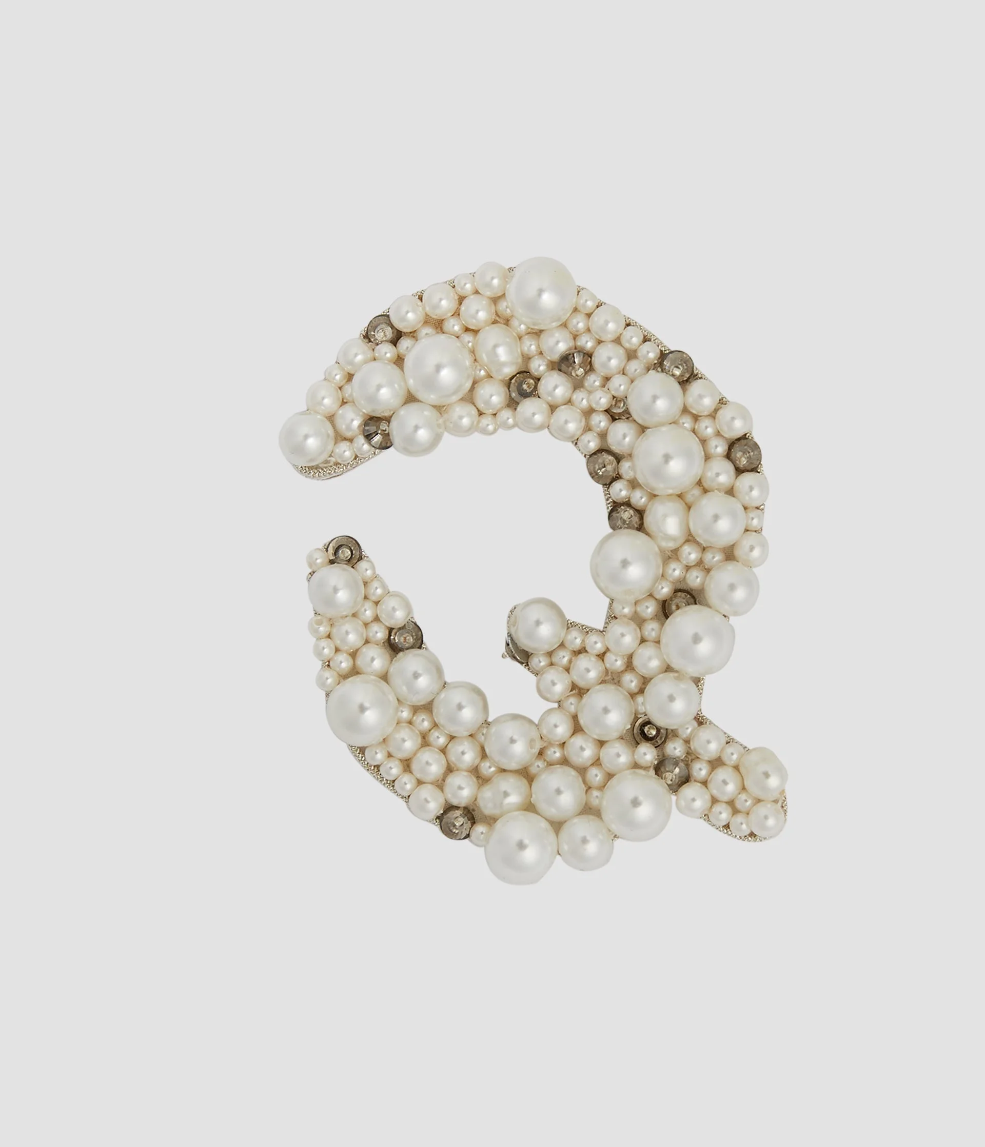 PEARL ALPHABET BROOCH Q - 1