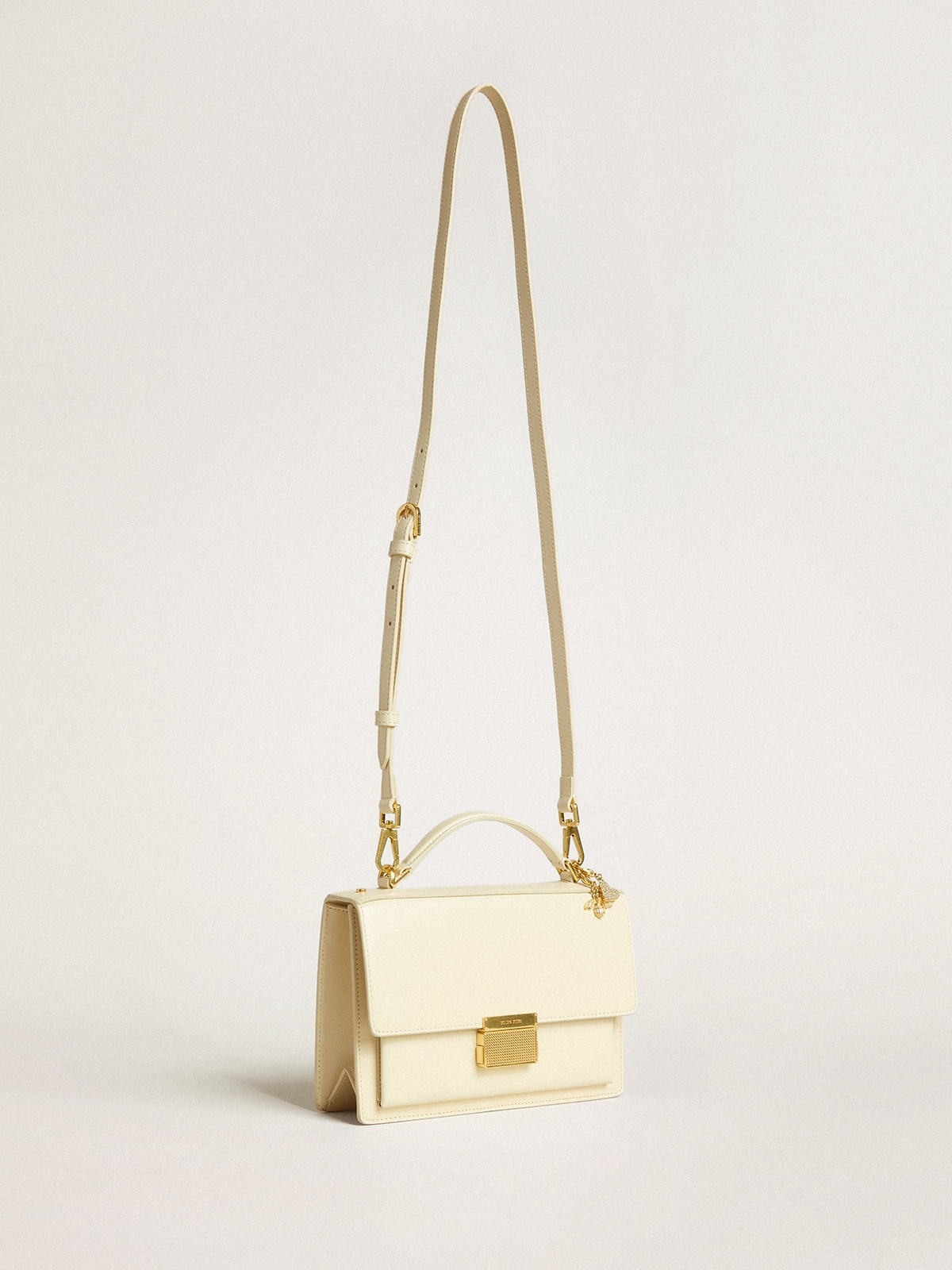Venezia Bag in butter-colored boarded leather with double charm - 2