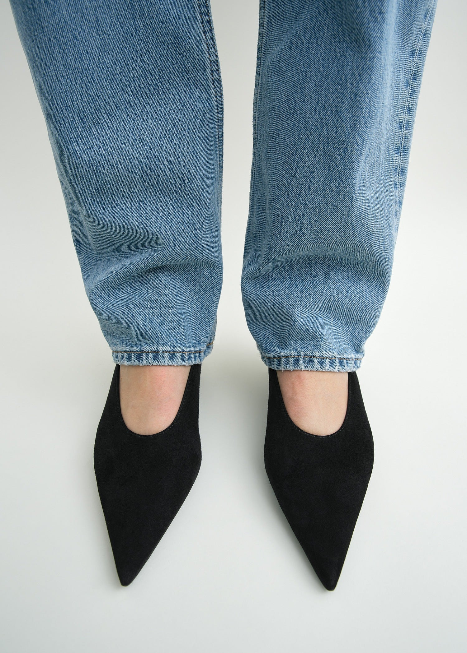 Sharp suede kitten pumps black - 2