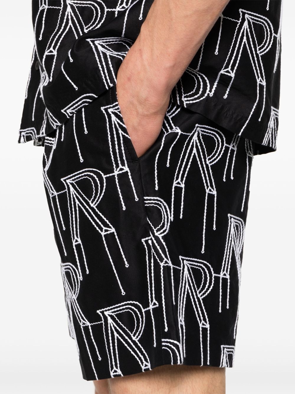 Initial-embroidered tailored shorts - 5
