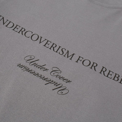 UNDERCOVER Undercover Slogan Logo Backprint Tee outlook