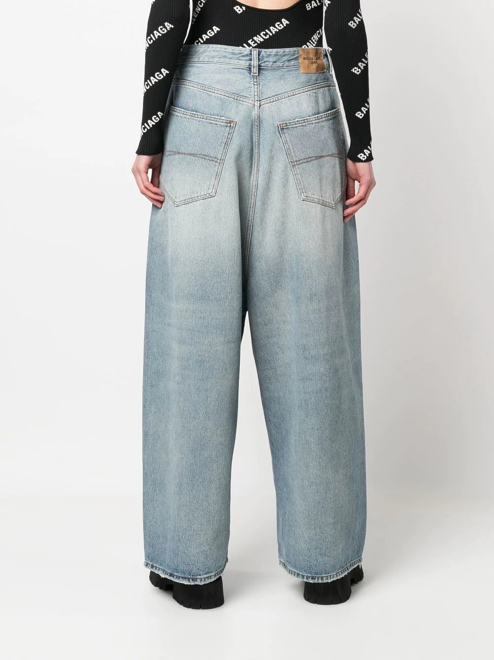 Low-crotch wide-leg jeans